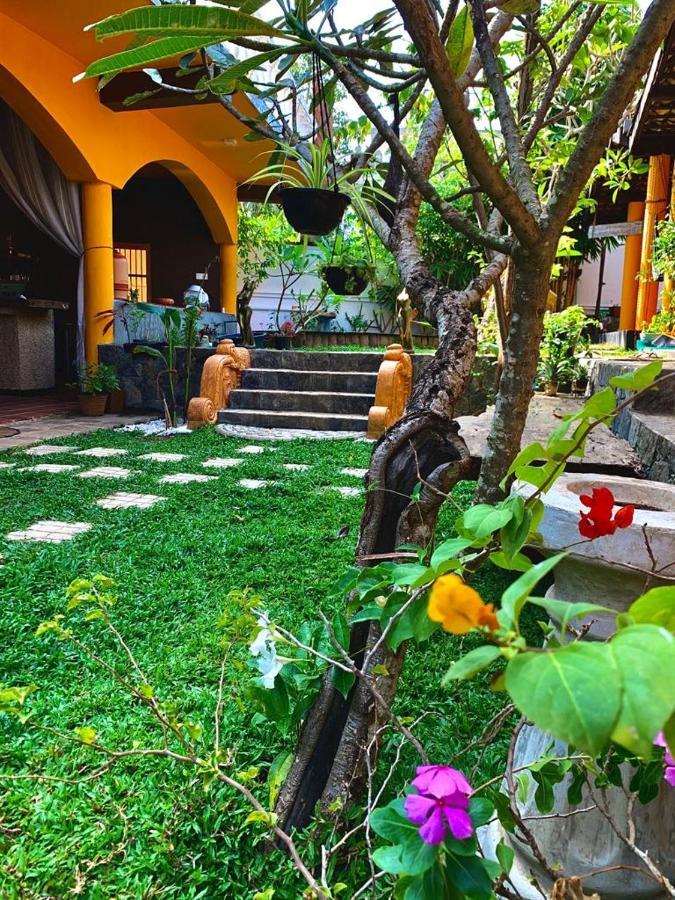 The Fat Mermaid Hotel Mirissa Bagian luar foto